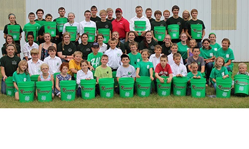 4-H'ers chore buckets Image