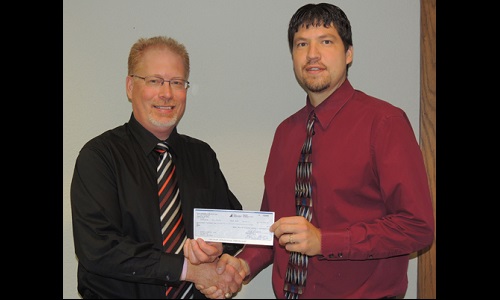Bank donates to Country Club Image