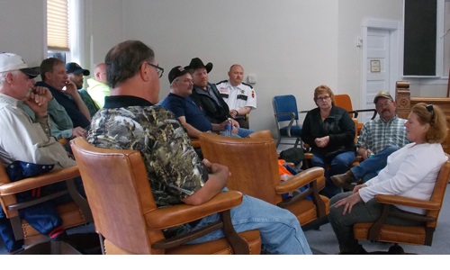Heitkamp visits to Wells Co. Image