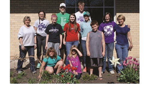Mentors clean garden Image